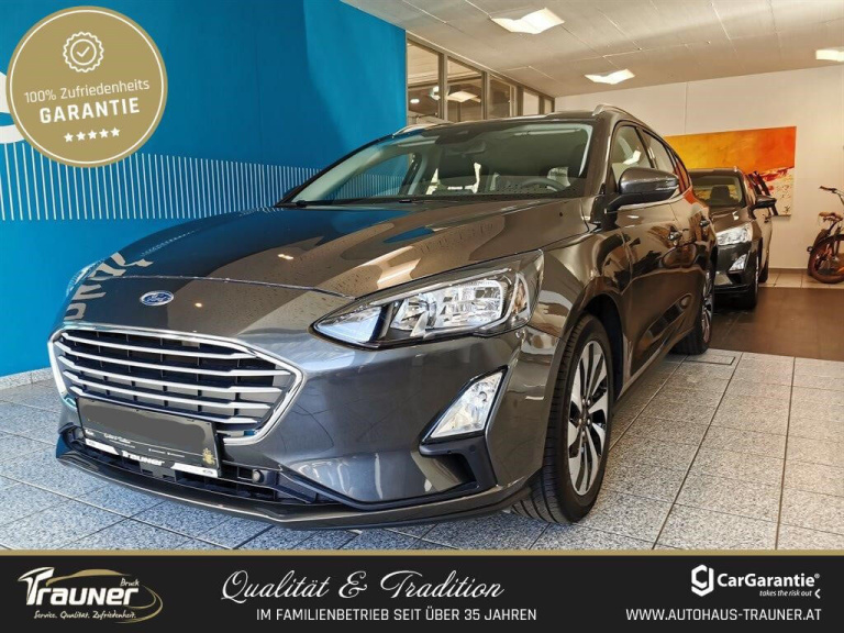 Grauer Ford Focus Traveller im Autohaus Bruck, Angebote für Ford Gebrauchtwagen und Werkstattservice